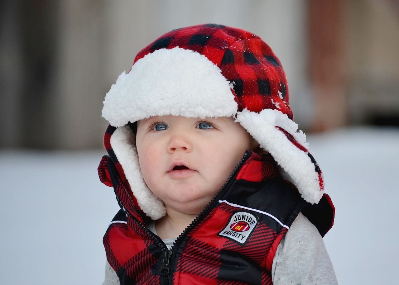 Nadchodzi zima – jak przygotować niemowlaka na chłodne i zimne dni
