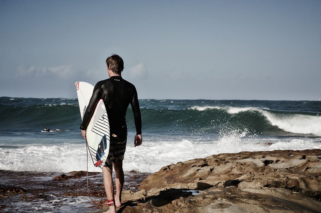 Jakie właściwości powinien posiadać strój do surfingu?