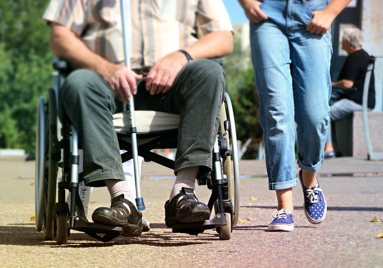 Jakie są zalety wózków inwalidzkich?